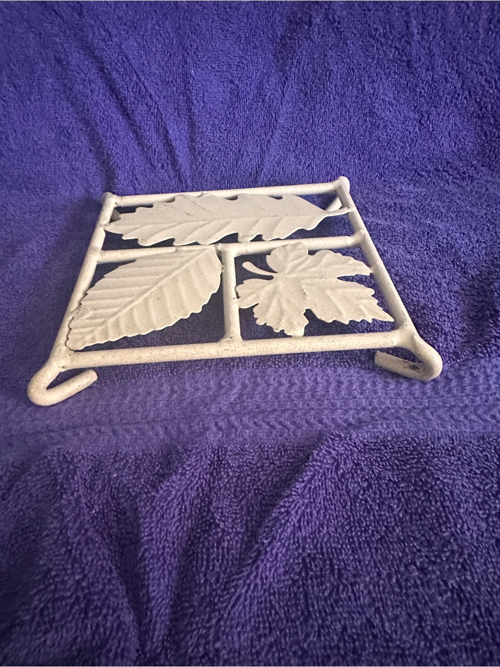 White Leaf Cast Iron Trivet - Decorative Serveware